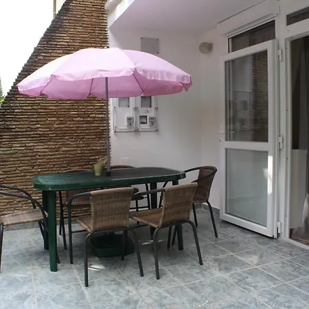 Holiday House Alexander Nr. 194 * Balatongyörök